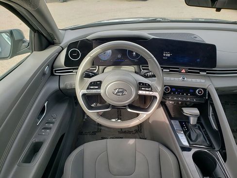 Used 2023 Hyundai Elantra SEL w/ Convenience Package FWD image 14