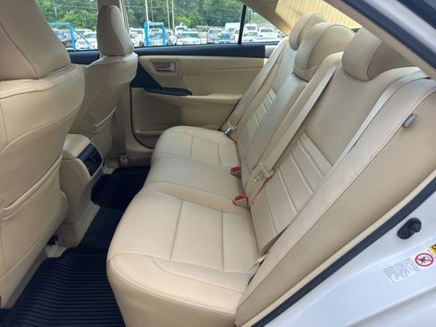 Used 2017 Toyota Camry XLE w/ Moonroof Package FWD image 11