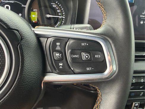 Used 2024 Jeep Wrangler Unlimited Sahara AWD/4WD image 35