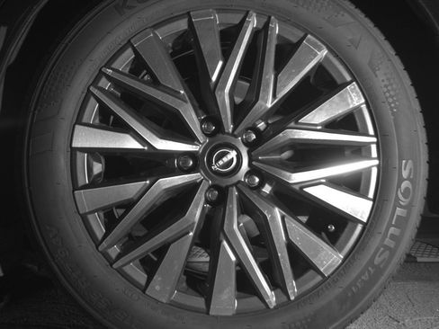 Used 2025 Nissan Altima 2.5 SV image 14