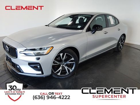 Used 2025 Volvo S60 B5 Core image 1