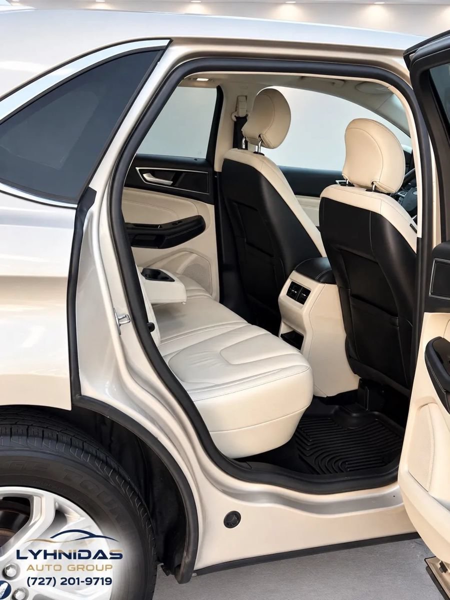 Used 2017 Ford Edge Titanium w/ Technology Package FWD image 11