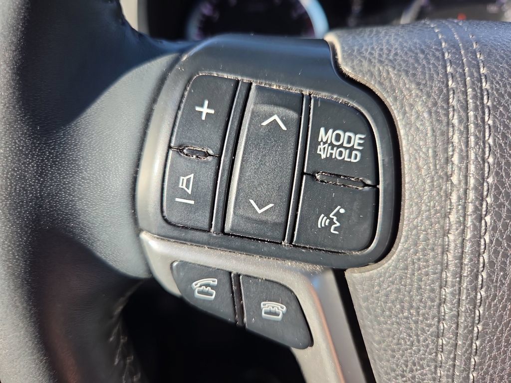 Used 2016 Toyota Highlander XLE AWD/4WD image 30