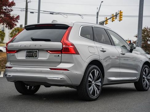 Certified 2023 Volvo XC60 B5 Ultimate w/ Climate Package image 5