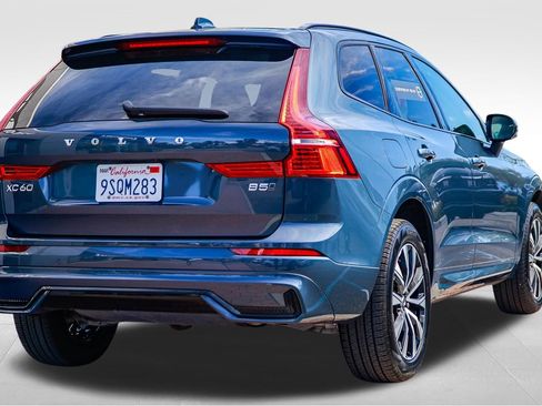 Used 2025 Volvo XC60 B5 Core image 8