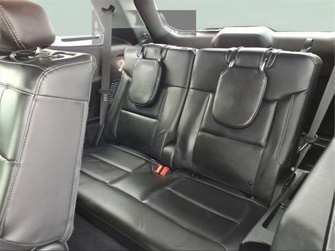 Used 2022 Ford Explorer XLT w/ Equipment Group 202A image 8