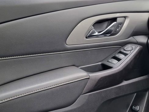Used 2023 Chevrolet Traverse LT w/ LPO, Floor Liner Package FWD image 38