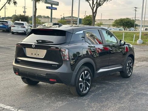 Used 2025 Nissan Kicks SV AWD/4WD image 4