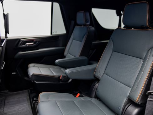 Used 2025 GMC Yukon AT4 w/ AT4 Premium Plus Package image 37