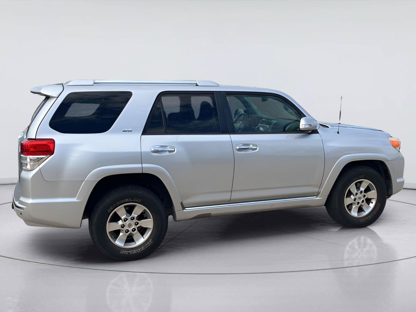 Used 2011 Toyota 4Runner SR5 w/ Premium Pkg w/Leather RWD image 6