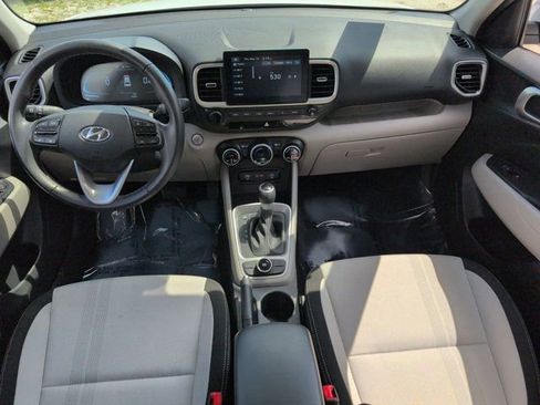 Used 2025 Hyundai Venue SEL FWD image 25