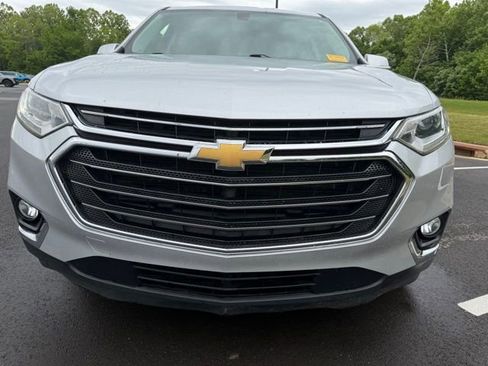 Used 2019 Chevrolet Traverse LT FWD image 3