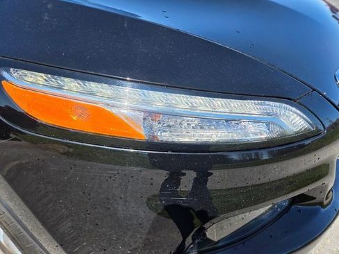 Used 2017 Jeep Cherokee Limited image 17