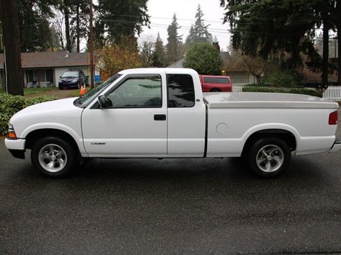 Used 2002 Chevrolet S10 Pickup LS w/ LS Preferred Equipment Group image 12