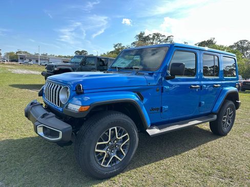 New 2025 Jeep Wrangler Sahara image 7