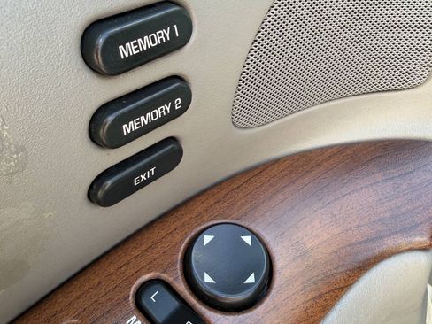 Used 1999 Buick Park Avenue w/ Gran Touring Pkg FWD image 19