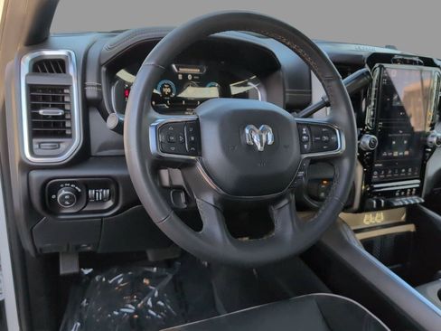 Used 2025 RAM 2500 Laramie AWD/4WD image 4