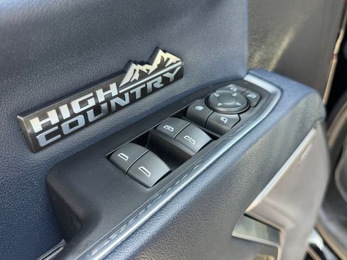 Used 2022 Chevrolet Silverado 1500 High Country w/ High Country Premium Package AWD/4WD image 13