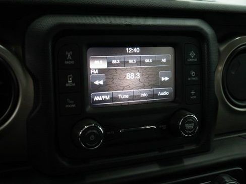 Used 2020 Jeep Gladiator Sport image 4