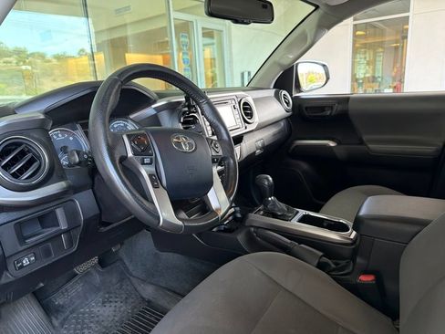Used 2016 Toyota Tacoma SR5 w/ SR5 Appearance Package (SN) RWD image 5