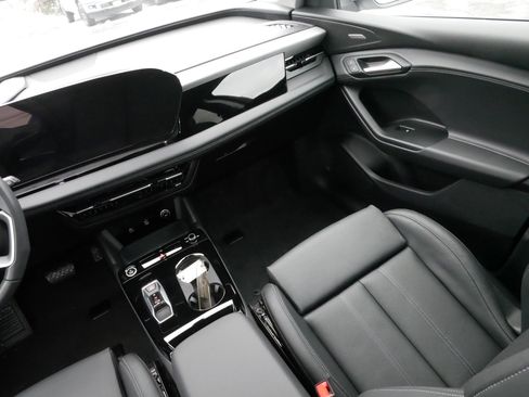 Used 2025 Audi Q6 e-tron Premium Plus w/ Premium Plus image 11