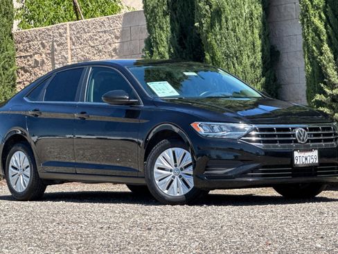Used 2019 Volkswagen Jetta S w/ Driver Assistance Package FWD image 2