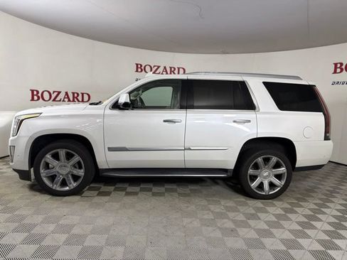 Used 2019 Cadillac Escalade Luxury RWD image 5