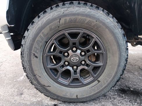 Used 2016 Toyota Tacoma SR image 6