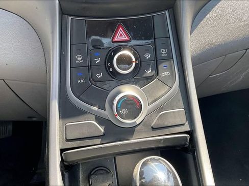 Used 2014 Hyundai Elantra SE FWD image 10