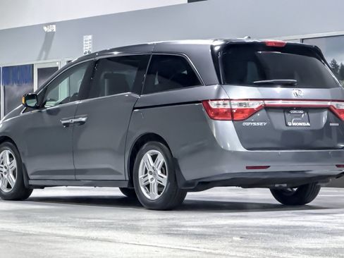 Used 2013 Honda Odyssey Touring Elite image 3