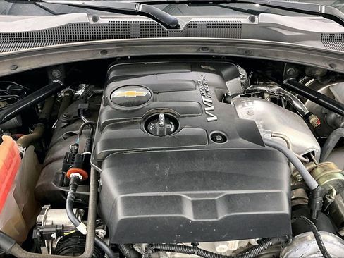 Used 2022 Chevrolet Camaro LT RWD image 7