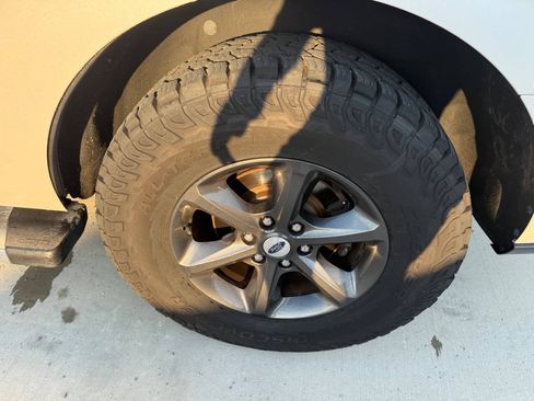 Used 2018 Ford Expedition XLT w/ Equipment Group 202A AWD/4WD image 12