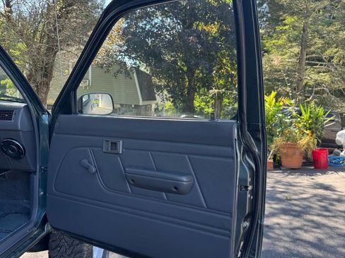 Used 1992 Toyota Pickup Deluxe image 7