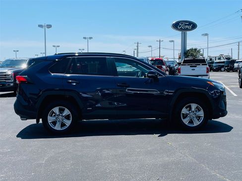 Used 2024 Toyota RAV4 XLE w/ Convenience Package AWD/4WD image 3