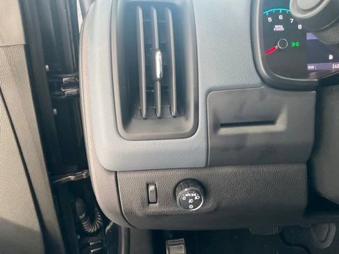 Used 2022 Chevrolet Colorado Z71 w/ Safety Package RWD image 7