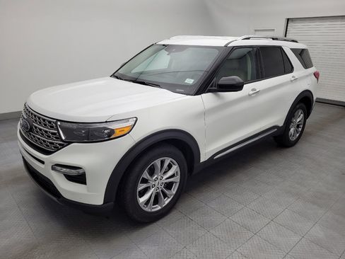 Used 2023 Ford Explorer Limited AWD/4WD image 2