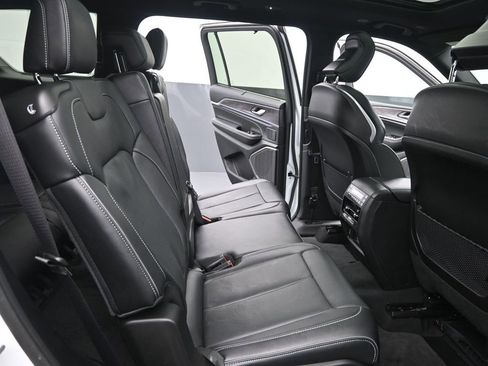 Used 2024 Jeep Grand Cherokee L Overland w/ Advanced Protech Group III AWD/4WD image 17