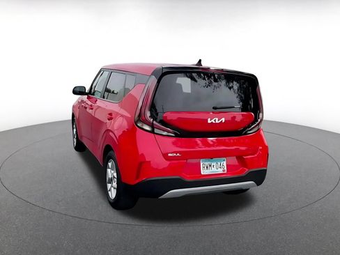 Used 2025 Kia Soul LX w/ LX Technology Package FWD image 9