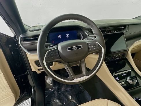 Certified 2025 Jeep Grand Cherokee L Limited w/ Luxury Tech Group II image 19