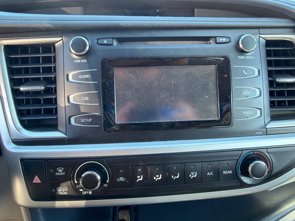 Used 2018 Toyota Highlander LE AWD/4WD image 9