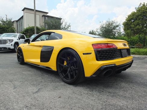 Used 2021 Audi R8 V10 w/ Premium Package RWD image 18