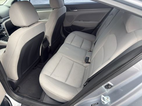 Used 2017 Hyundai Elantra SE FWD image 13