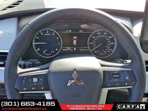 New 2025 Mitsubishi Outlander SE image 15