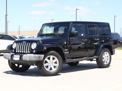 Used 2017 Jeep Wrangler Unlimited Sahara w/ Connectivity Group image 1