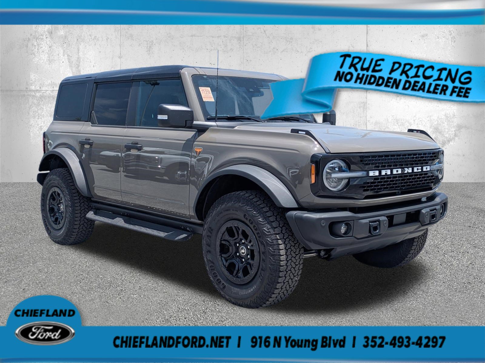 Used 2025 Ford Bronco Badlands AWD/4WD image 1
