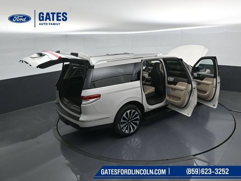Used 2024 Lincoln Navigator L Reserve AWD/4WD image 59