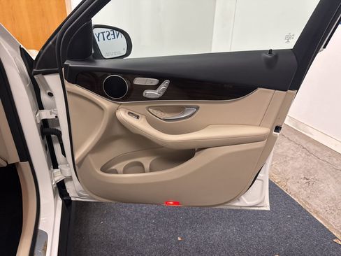 Used 2018 Mercedes-Benz GLC 300 4MATIC image 19
