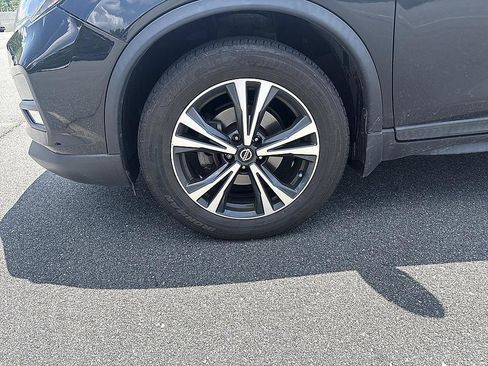 Used 2019 Nissan Rogue SV w/ Premium Package FWD image 18