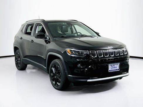 Used 2022 Jeep Compass Limited w/ Sun and Sound Group AWD/4WD image 3