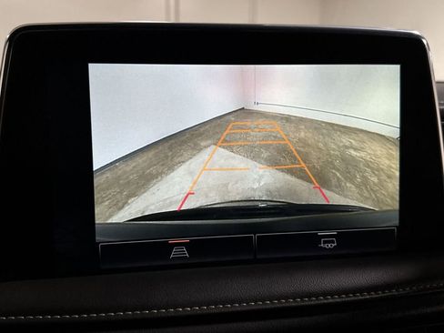 Used 2024 GMC Yukon SLT image 15